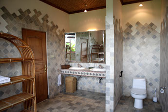 Villa Frangipani - bathroom