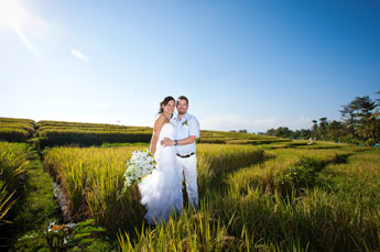 Villa Kompiang Bali Wedding - photo session in the rice fields